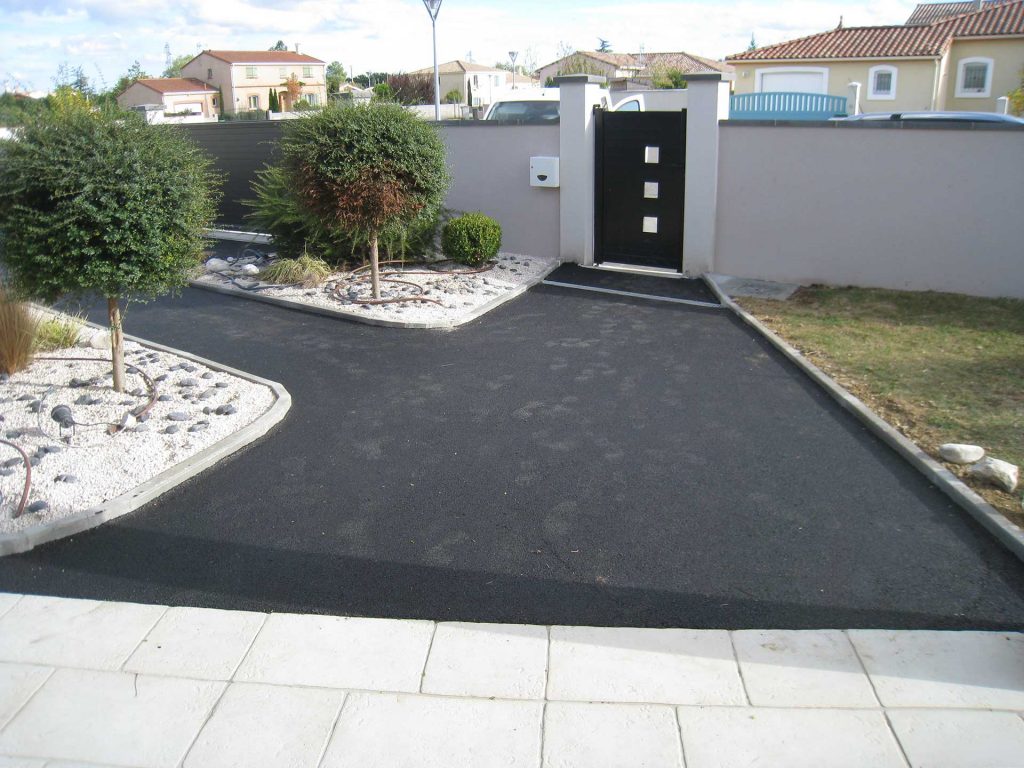 Goudronnage à Colomiers pour un aménagement d'entrée d'une maison