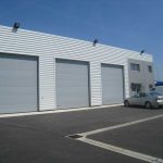 Goudronnage de l'entrée d'un entreprise pour un parking